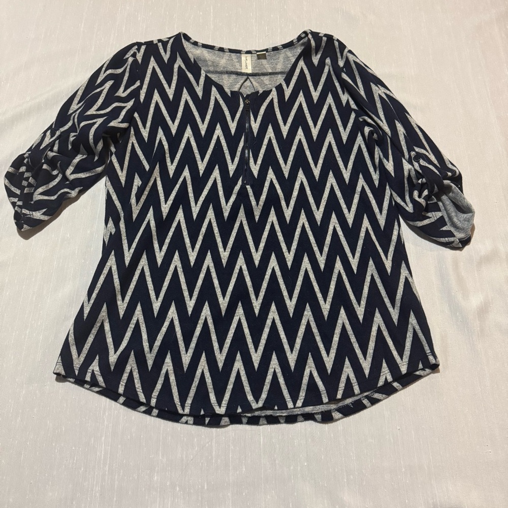 Tacera‎ Navy and White Zigzag Tunic Top